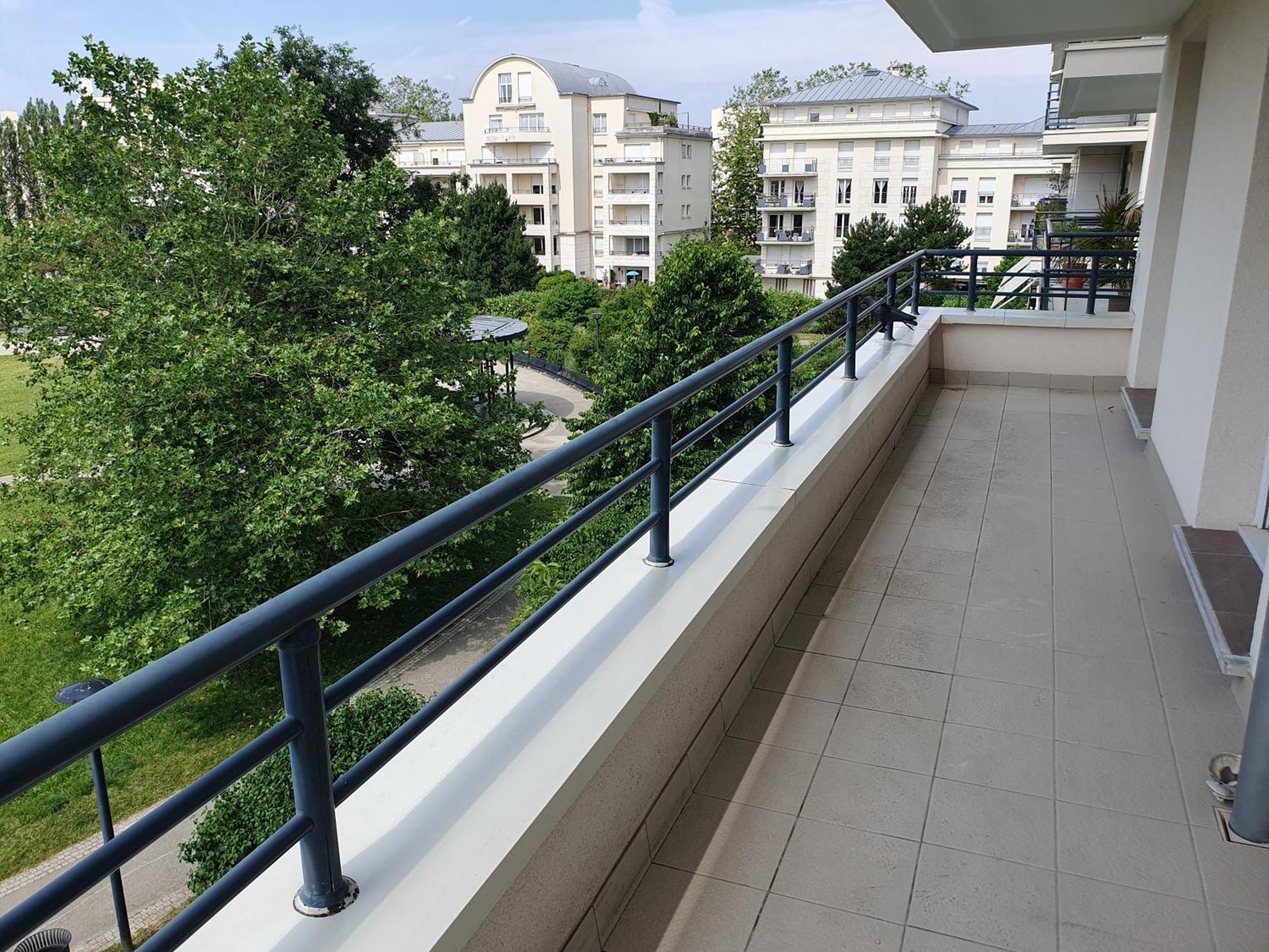 Appartement Residentiel Au Vert Et Au Frais 몽티그니레브레통노 외부 사진