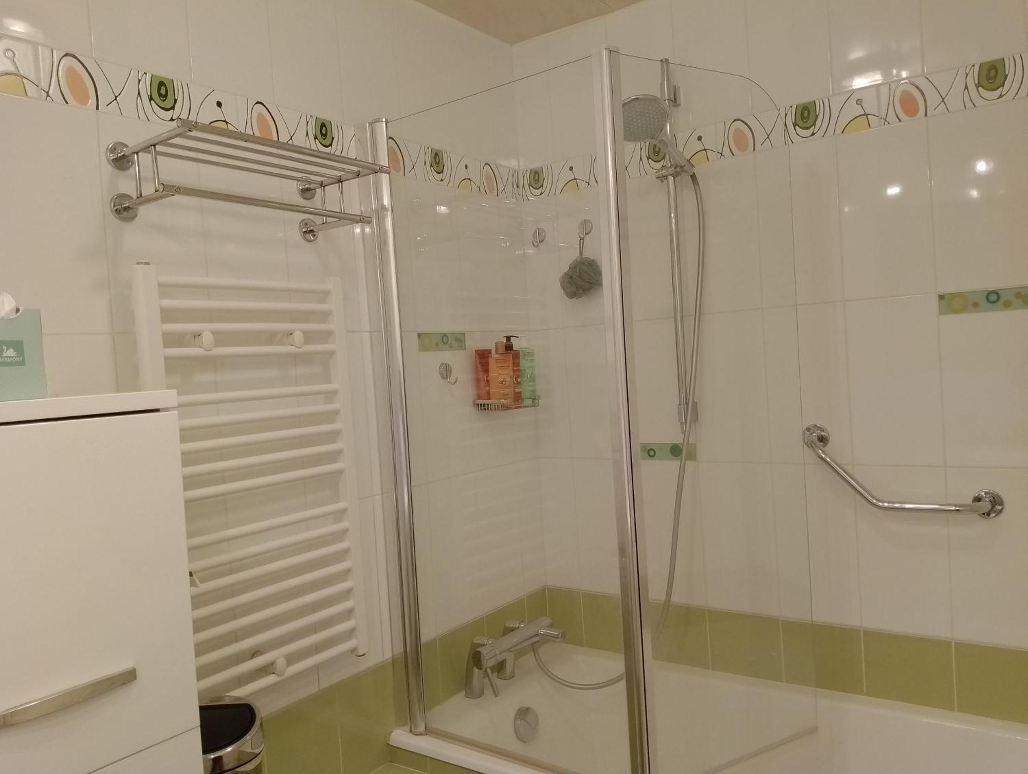 Appartement Residentiel Au Vert Et Au Frais 몽티그니레브레통노 외부 사진