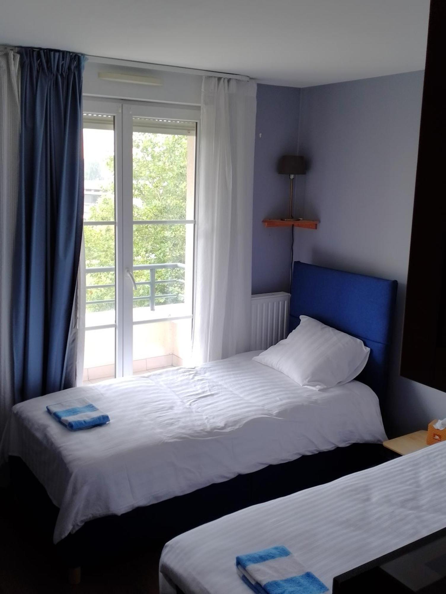 Appartement Residentiel Au Vert Et Au Frais 몽티그니레브레통노 외부 사진